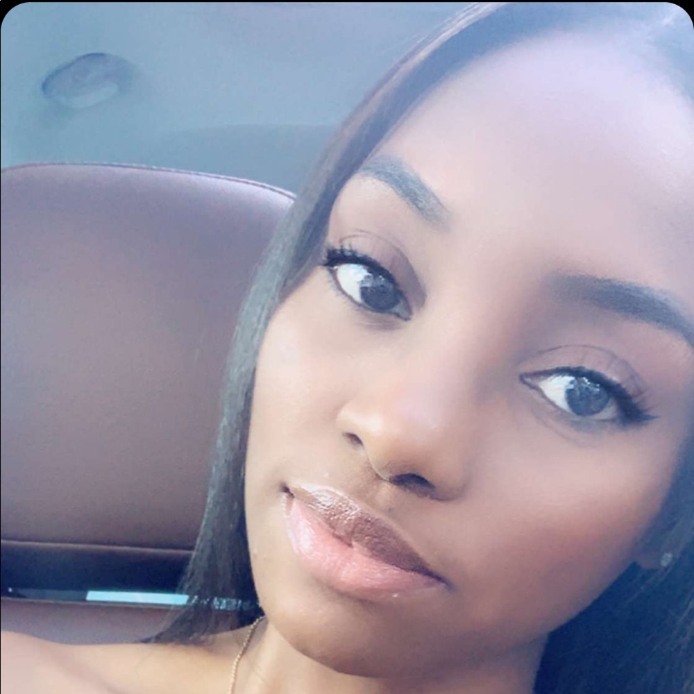 Meet your Posher, Kayla